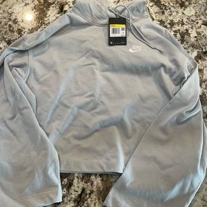 Cropped Nike woman’s hoodie. Size small. NWT